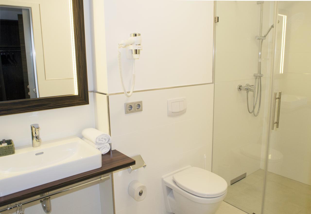 Dorfmeister Business Hotel B&B Weikersdorf am Steinfelde الغرفة الصورة