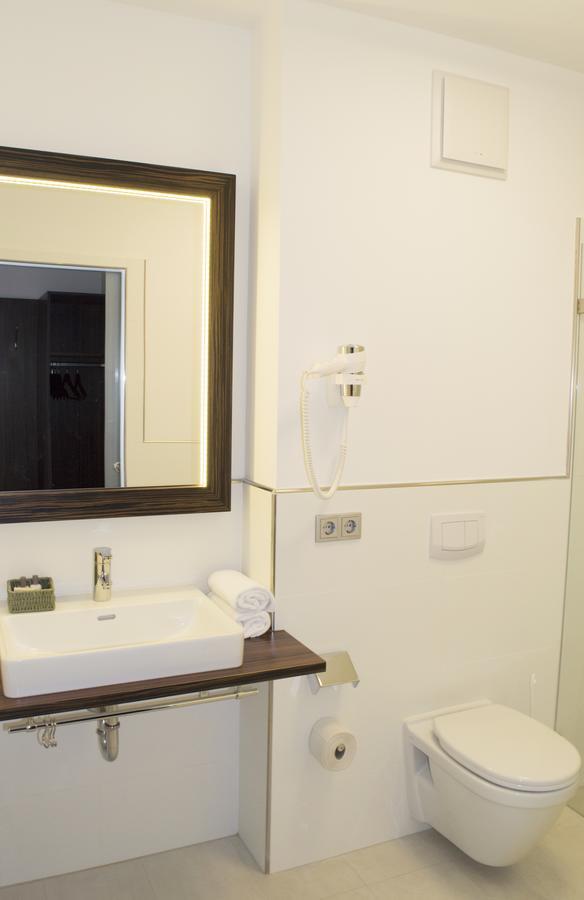 Dorfmeister Business Hotel B&B Weikersdorf am Steinfelde الغرفة الصورة
