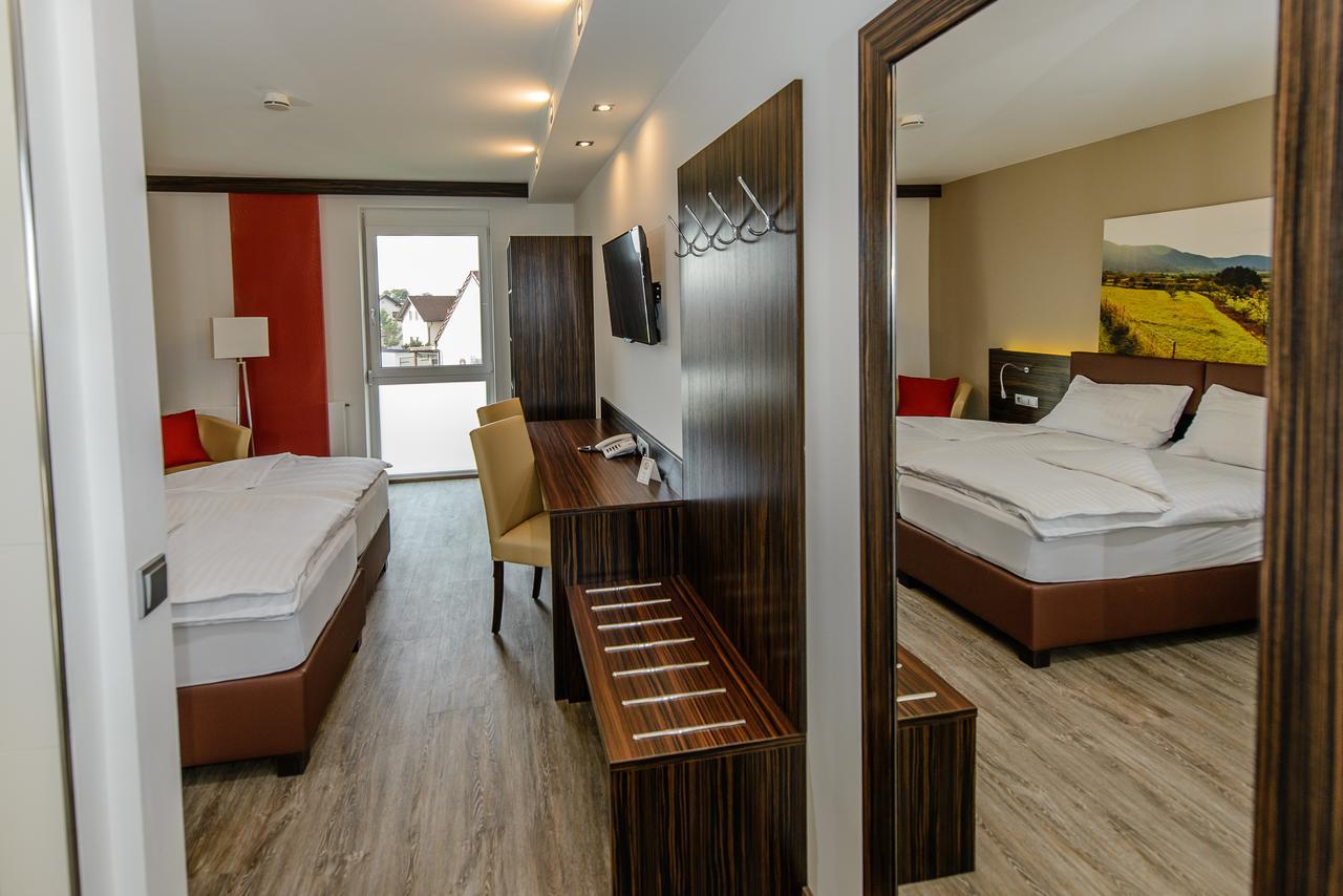 Dorfmeister Business Hotel B&B Weikersdorf am Steinfelde الغرفة الصورة